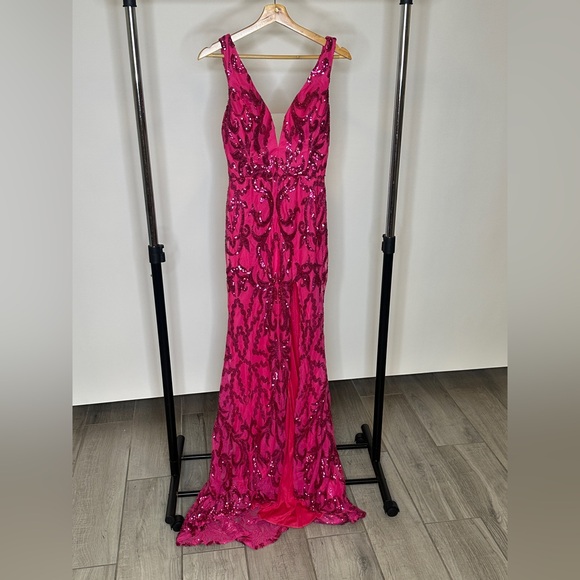 Dresses & Skirts - Elegant Pink sequenced Evening Gown